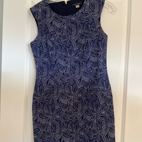 Tommy Hilfiger size 6 - Picture 3 of 3